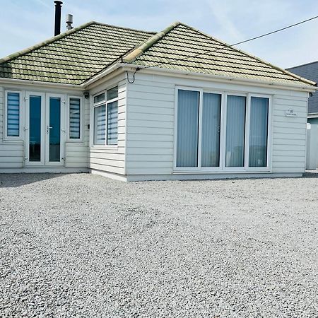 Pass The Keys Fabulous Beach Front Holiday Location Lydd Bagian luar foto