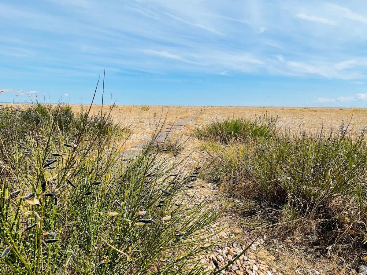 Pass The Keys Fabulous Beach Front Holiday Location Lydd Bagian luar foto