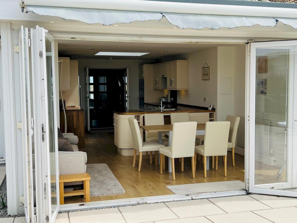 Pass The Keys Fabulous Beach Front Holiday Location Lydd Bagian luar foto