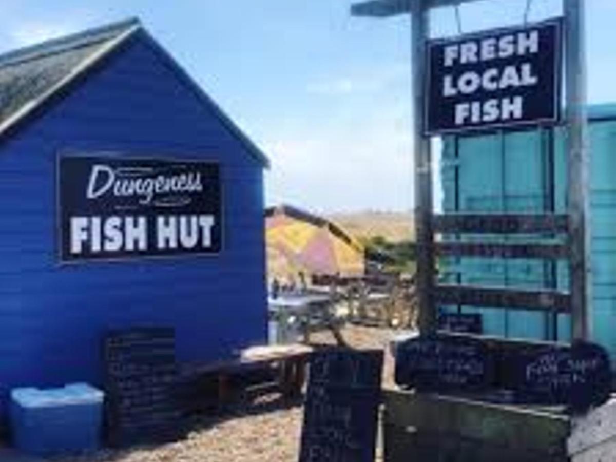 Pass The Keys Fabulous Beach Front Holiday Location Lydd Bagian luar foto
