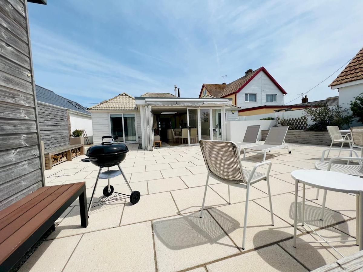 Pass The Keys Fabulous Beach Front Holiday Location Lydd Bagian luar foto