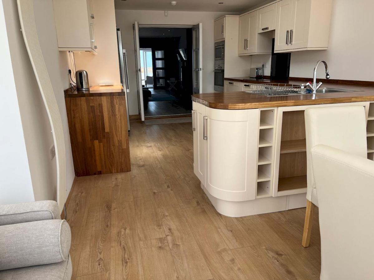 Pass The Keys Fabulous Beach Front Holiday Location Lydd Bagian luar foto