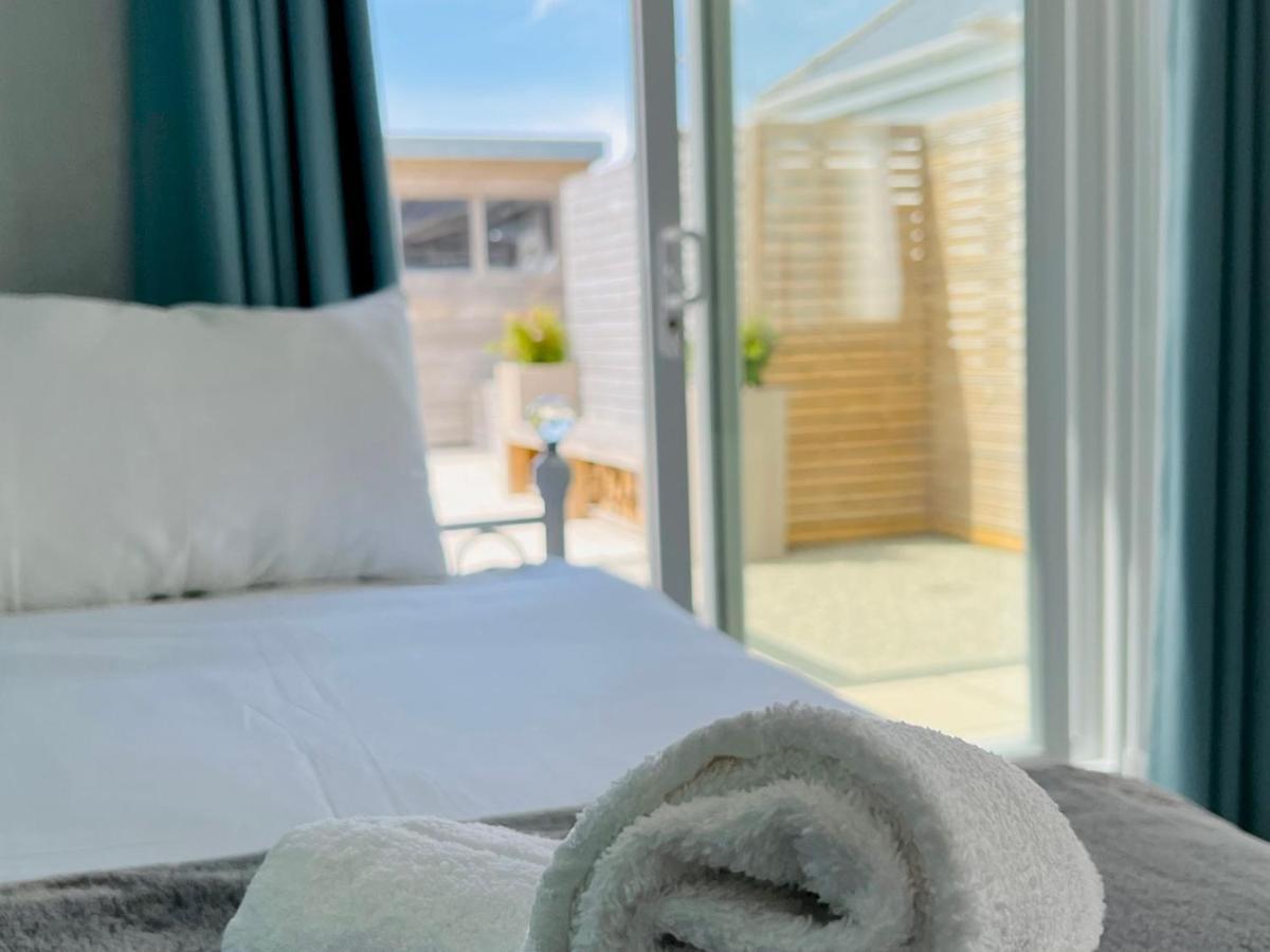Pass The Keys Fabulous Beach Front Holiday Location Lydd Bagian luar foto