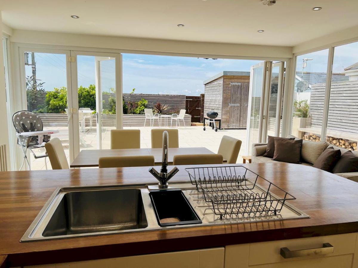 Pass The Keys Fabulous Beach Front Holiday Location Lydd Bagian luar foto