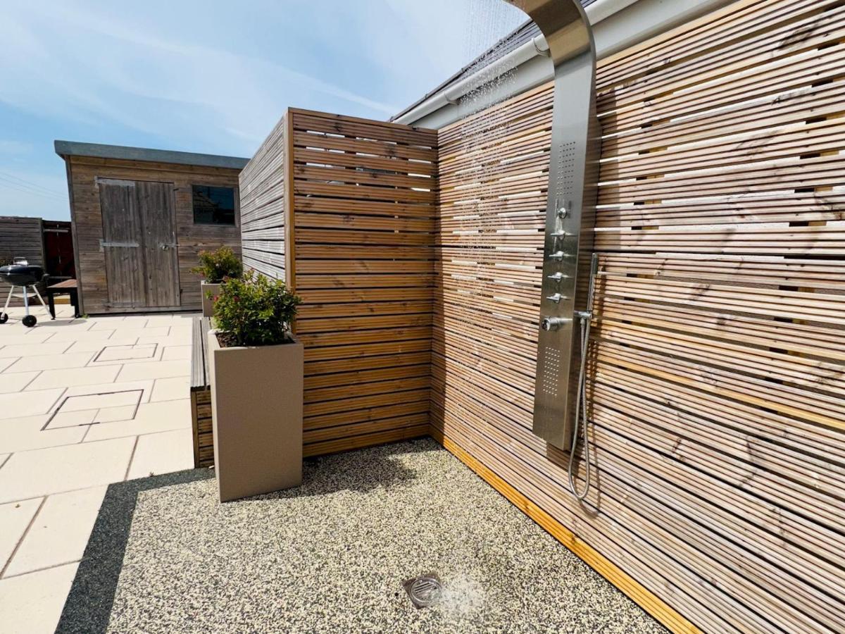 Pass The Keys Fabulous Beach Front Holiday Location Lydd Bagian luar foto