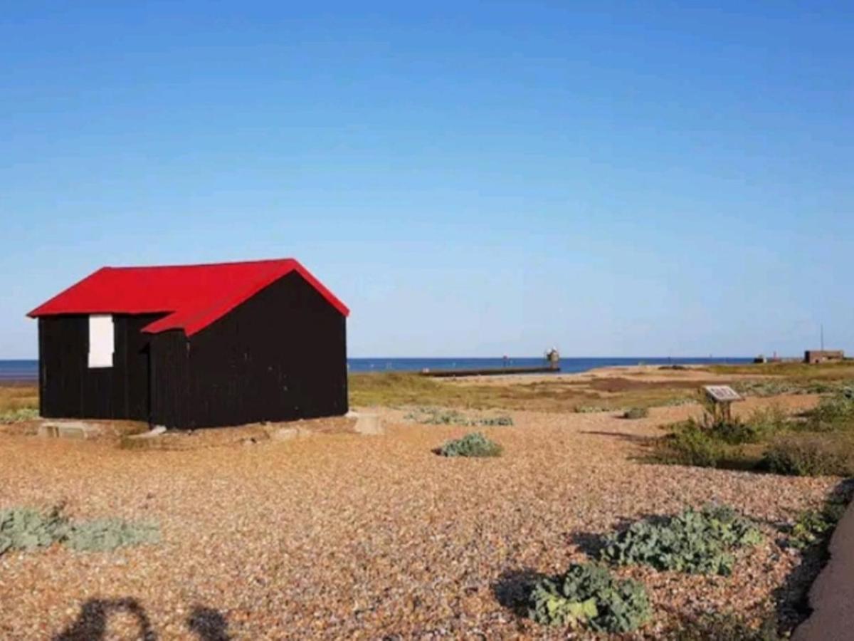 Pass The Keys Fabulous Beach Front Holiday Location Lydd Bagian luar foto