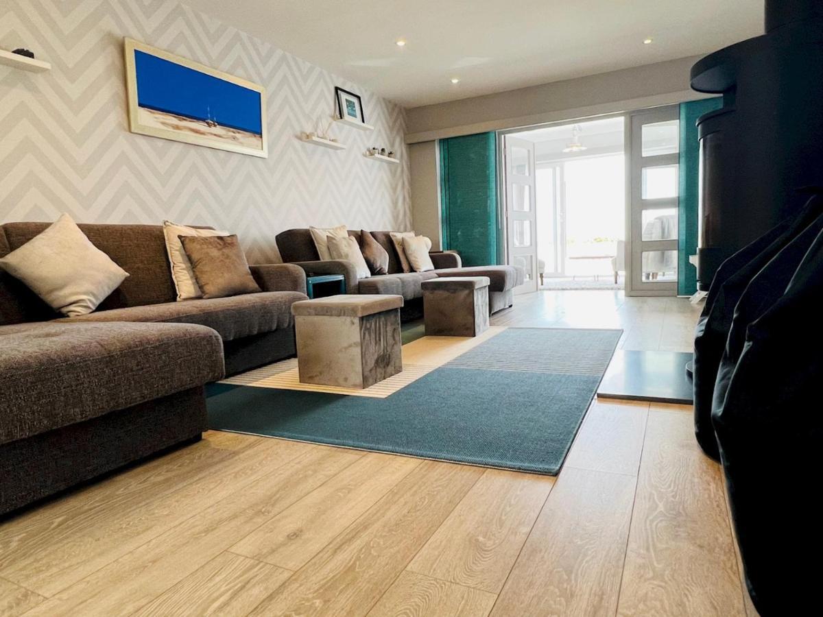 Pass The Keys Fabulous Beach Front Holiday Location Lydd Bagian luar foto